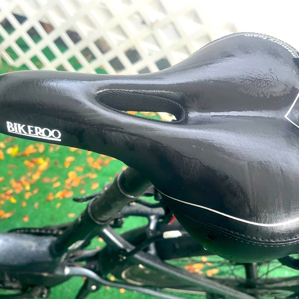 Bikeroo Men’s Bike Seat New with tags in the bag.